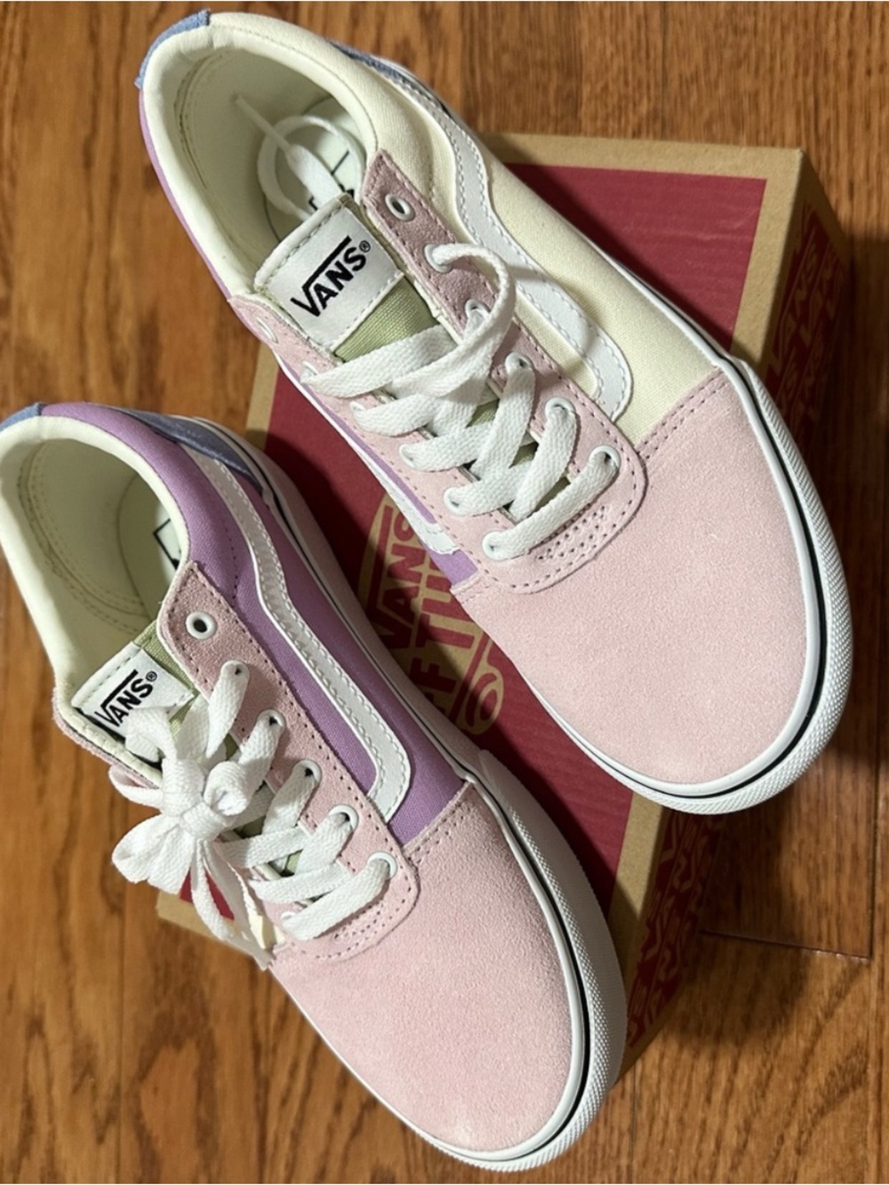 NWT Ward Platform Color Block Sneakers, Missy/Youth, Size 4